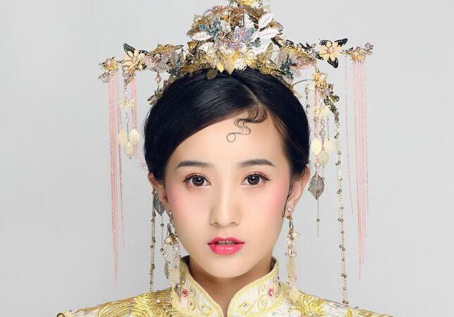 麗竹彩妝作品 | 略施粉黛， 一抹朱唇紅艷