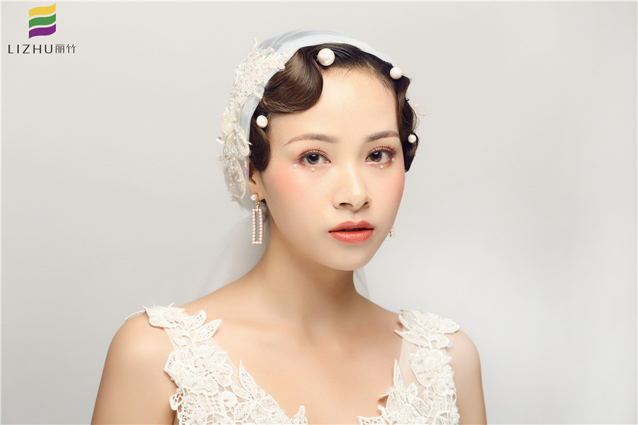 手推波紋復(fù)古新娘造型教程，南寧化妝學(xué)員是這么打造的