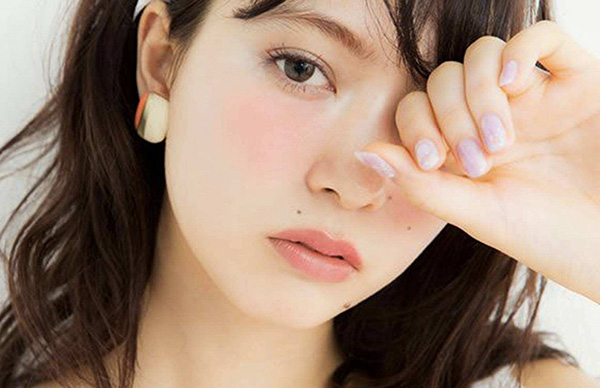 “剛睡醒妝”化妝教程，無(wú)辜又性感