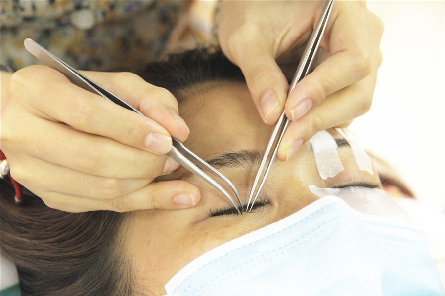 南寧美睫學校：睫毛彎彎，眼睛眨啊眨