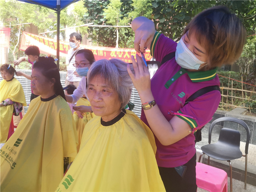 麗竹美發(fā)大篷車一路暢行，實踐出真知