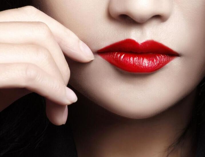 廣西紋繡學(xué)校：紋唇操作的技巧