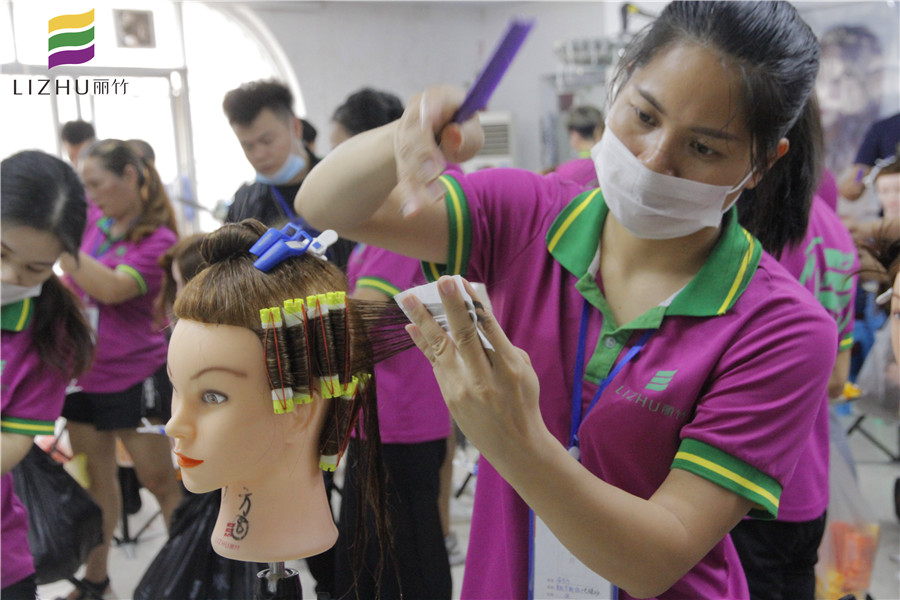 南寧美發(fā)學(xué)校：上發(fā)杠，你會了嗎