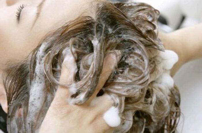 廣西美發(fā)學校：坐洗和躺洗的技巧