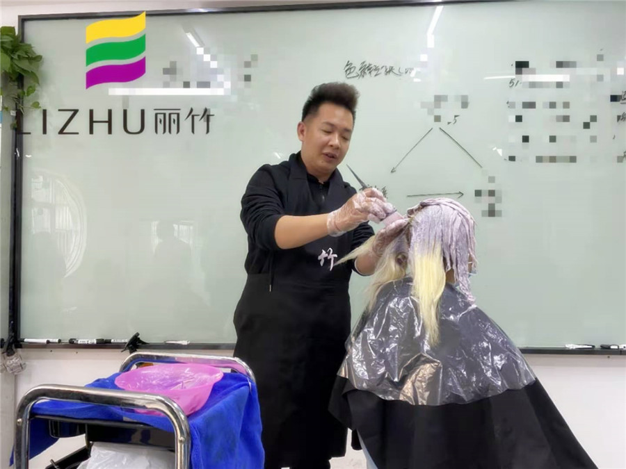 祝麗竹美發(fā)魔幻色彩課程圓滿結(jié)束