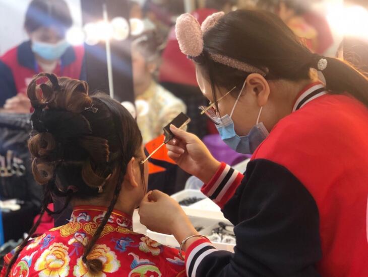 南寧化妝培訓(xùn)：冬日里的“化妝火”