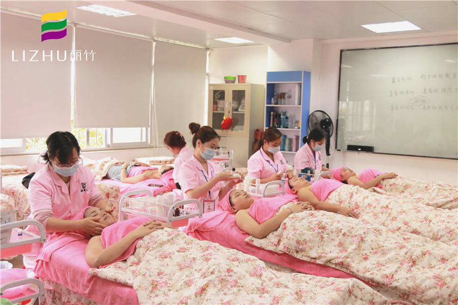 南寧美容學校：面護理提升練習