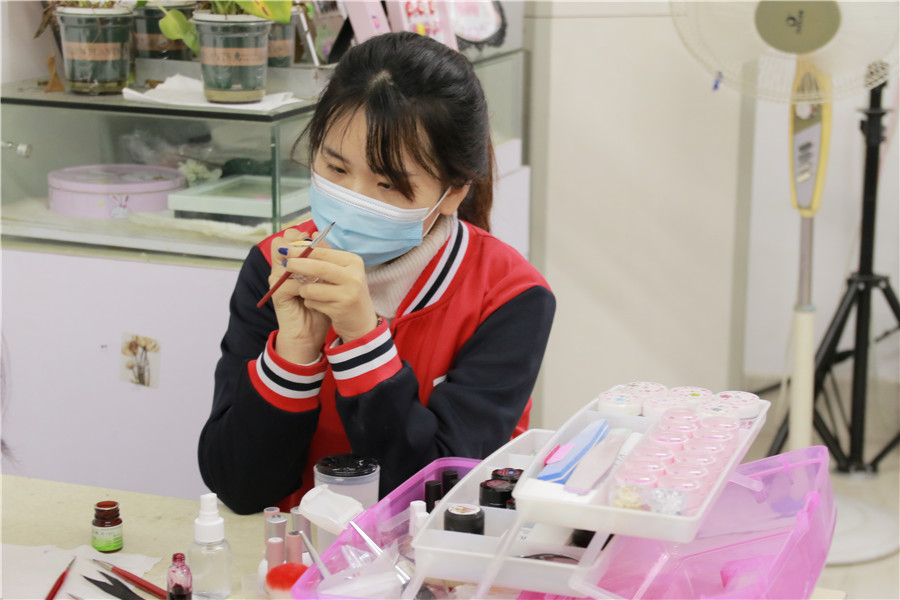 南寧美甲師培訓(xùn)學(xué)什么？歡迎進(jìn)班試聽美甲課程