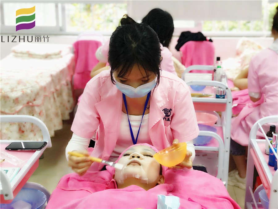 關(guān)注春季補(bǔ)水戰(zhàn)，看看南寧美容哪家教學(xué)好