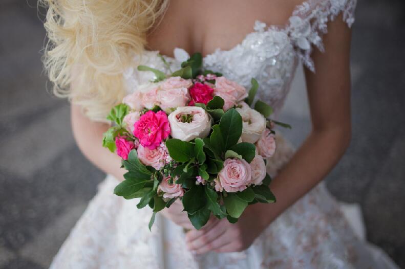 南寧花藝師培訓(xùn)學(xué)校：婚禮鮮花四大特點(diǎn)