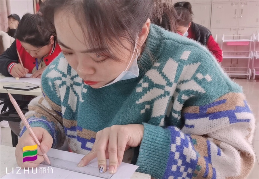 初學(xué)者如何紙上畫(huà)眉？廣西紋繡培訓(xùn)教你畫(huà)