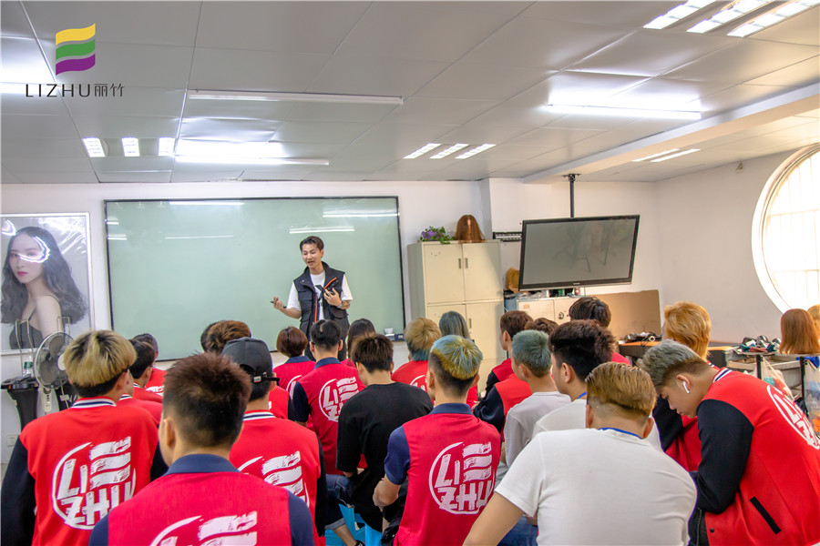 南寧學(xué)美發(fā)好就業(yè)嗎？來(lái)麗竹學(xué)校看看就知道了