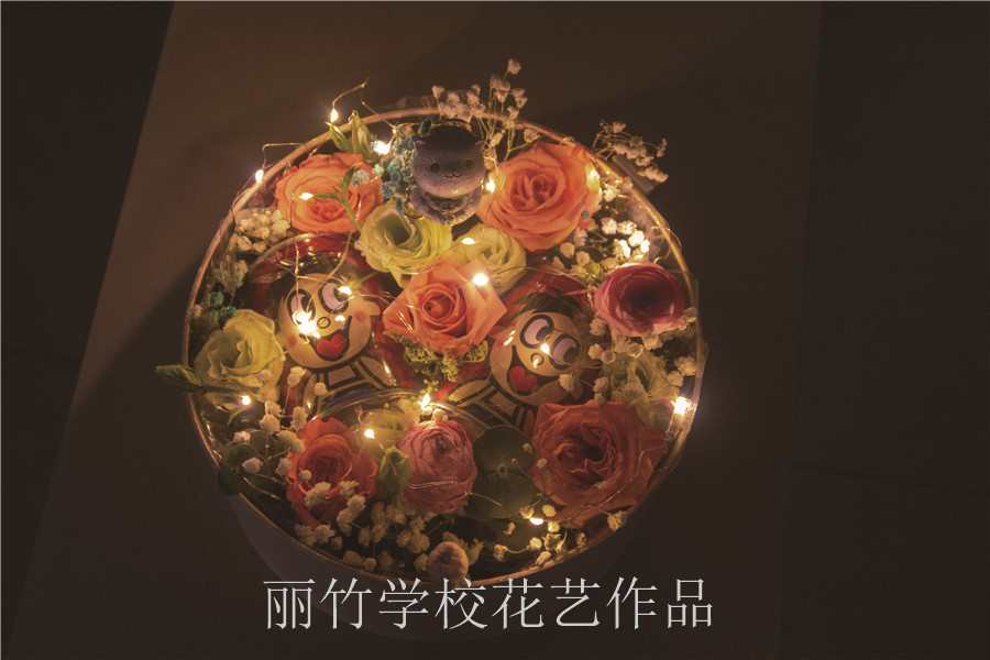 東西插花教程對比，南寧花藝學習為你剖析