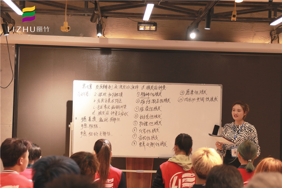 直擊美發(fā)課堂，感受廣西好的美發(fā)學校氛圍