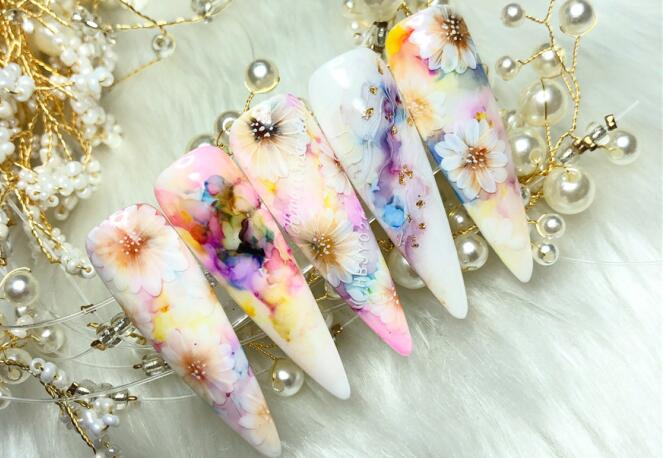 廣西美甲進(jìn)修班課程：美甲時間持久小竅門