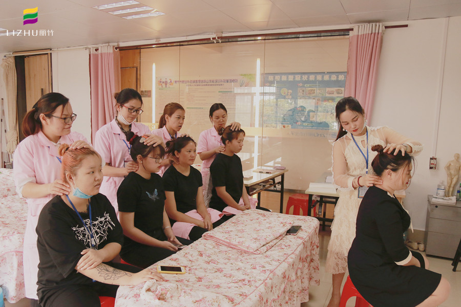 常見中醫(yī)推拿手法，廣西美容學校為你演示