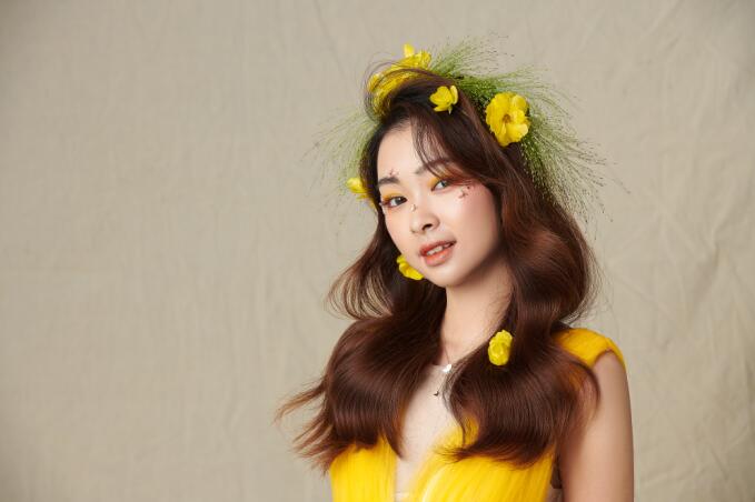 輕氧花漾披發(fā)造型，帶你去看南寧化妝學(xué)校哪家好