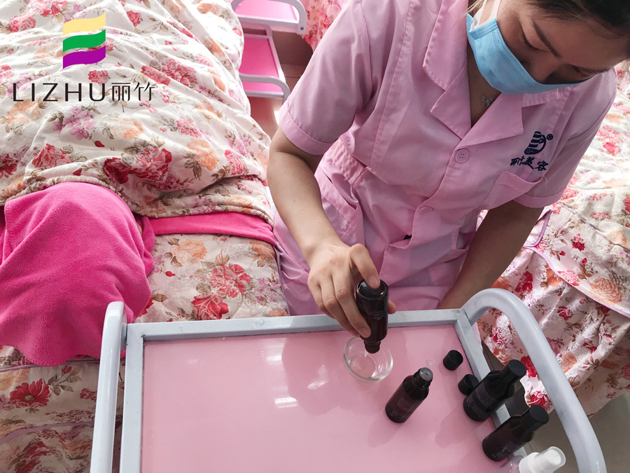 和南寧美容學(xué)校一起去認識精油