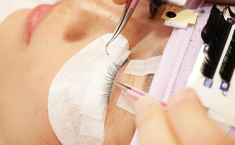 做完美睫為什么要補(bǔ)眉毛？去南寧美睫學(xué)校聽聽課