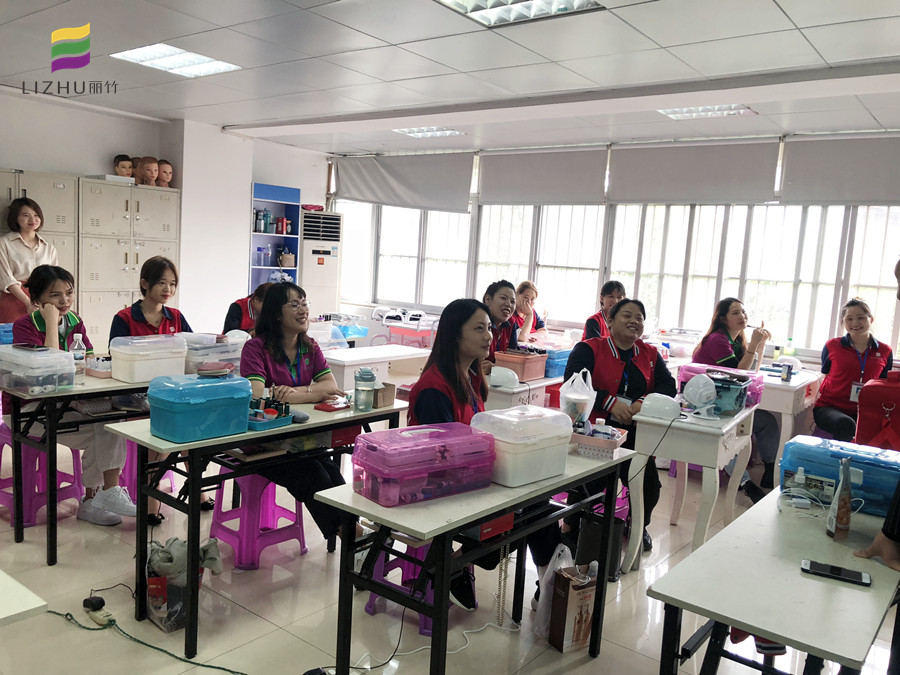 看了美甲就業(yè)宣講，你還會問南寧學(xué)美甲有前途嗎？