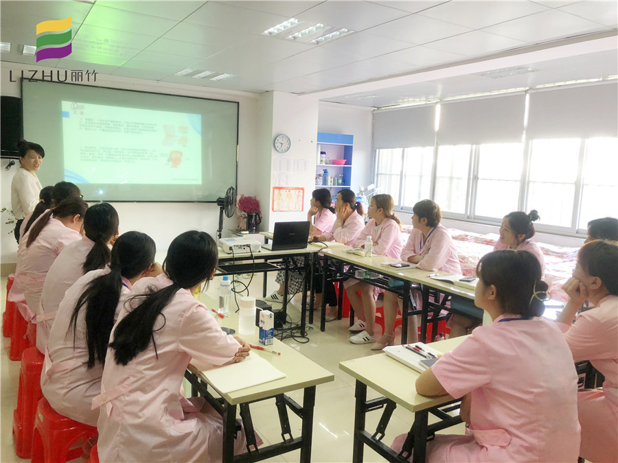 南寧美容學(xué)校舉辦肩椎知識分享課程