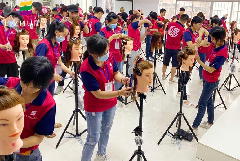 圓形層次修剪是什么？南寧美發(fā)專業(yè)學(xué)校來教你