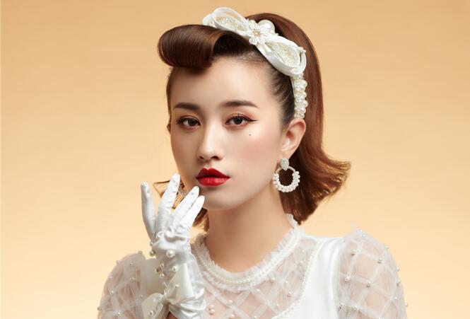 復古迪斯科妝容造型，廣西化妝學校這款造型愛了嗎？