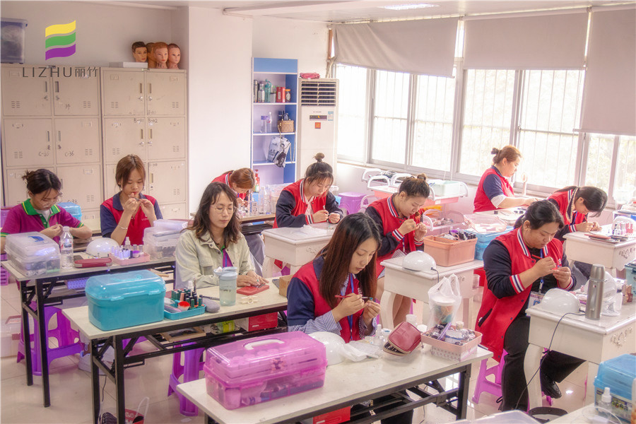 學美甲需要什么條件？南寧美甲培訓學校為你解答