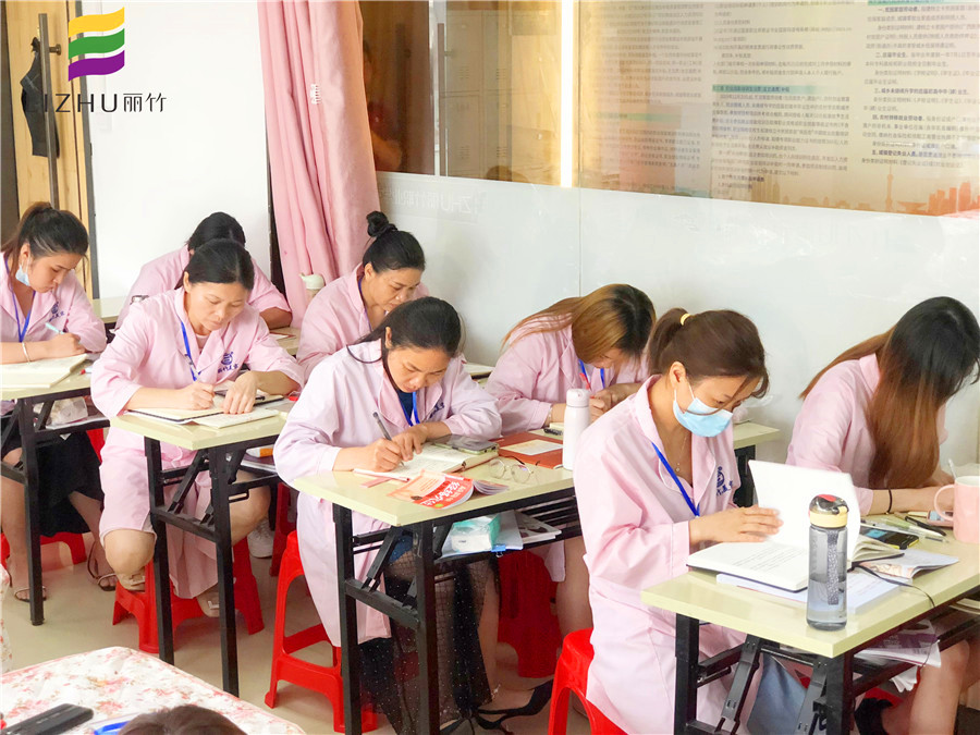 美容師為什么要學(xué)理論知識(shí)？南寧專業(yè)美容培訓(xùn)告訴你