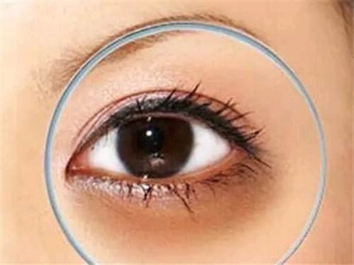 堪比PS的遮瑕教程，南寧學(xué)化妝的學(xué)校幫你找到了