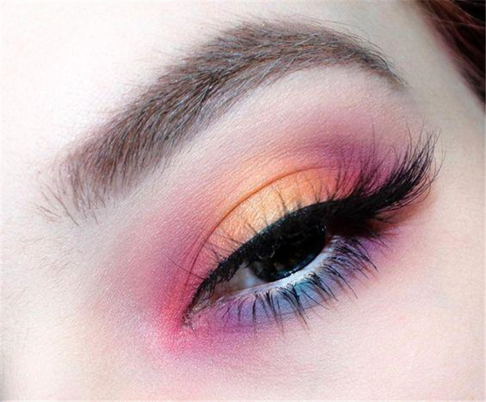 初學(xué)者眼影畫法教程，南寧化妝培訓(xùn)班教你