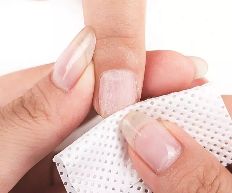 專業(yè)美甲護(hù)理技巧，詮釋廣西排名前十美甲學(xué)校的魅力