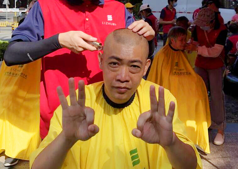 義剪活動(dòng)受點(diǎn)贊，看看廣西美發(fā)學(xué)校哪家實(shí)踐機(jī)會(huì)多