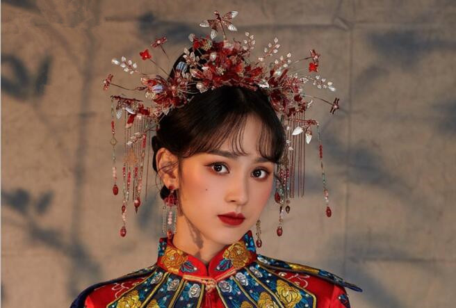 中式新娘造型，用實(shí)力證明南寧學(xué)化妝哪家好