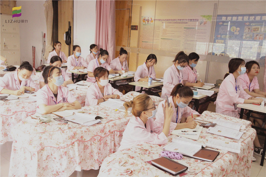 在南寧學(xué)美容，到麗竹學(xué)校美容全能班看看吧