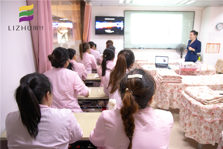 南寧學(xué)美容有前途嗎？來麗竹學(xué)校就業(yè)宣講會(huì)啊