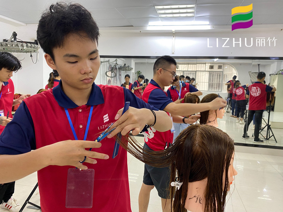 哪些人群需要打薄頭發(fā)？南寧學(xué)美發(fā)的學(xué)校為你解答