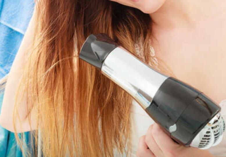 卷發(fā)怎么吹？廣西美發(fā)課程內(nèi)容里有