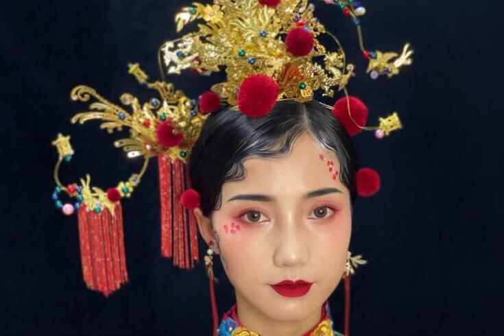中式新娘造型，廣西彩妝造型學(xué)校作品