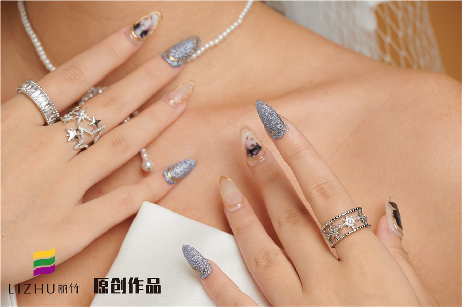 貼甲片能維持多久？廣西美甲基礎(chǔ)學(xué)校告訴你