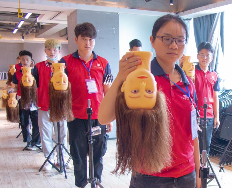假頭如何梳理頭發(fā)？來廣西美發(fā)學(xué)習(xí)中心學(xué)習(xí)