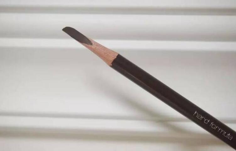 砍刀眉筆怎么快速上色？廣西學(xué)化妝的學(xué)校教你