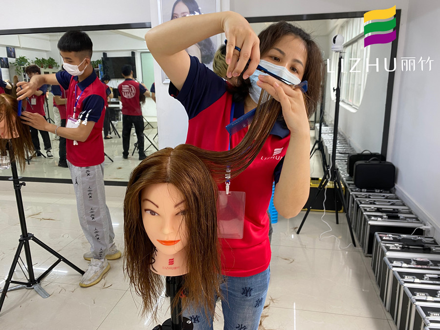 想知道廣西學(xué)美發(fā)哪家正規(guī)？快來(lái)看剪女發(fā)的技巧