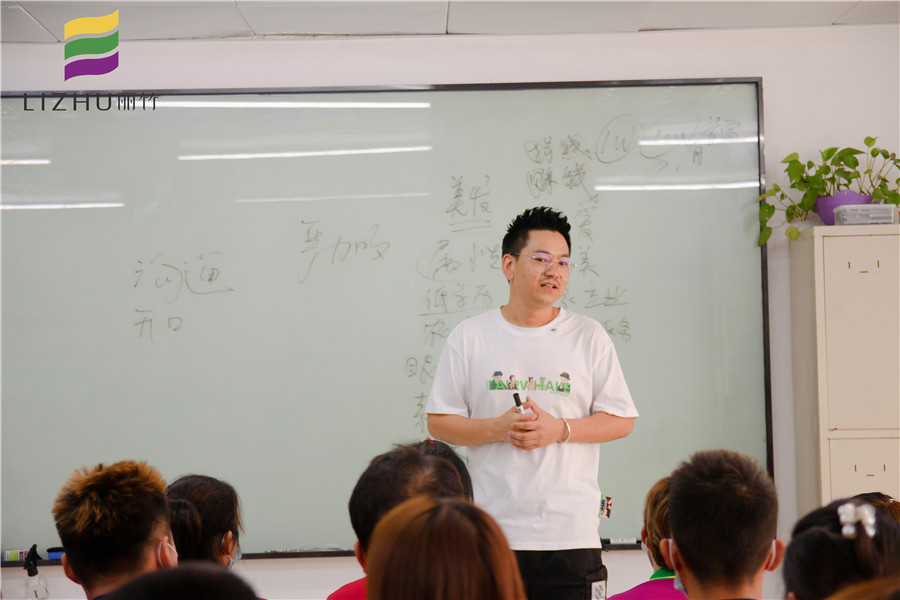 廣西美發(fā)學(xué)校哪家包工作？來麗竹美發(fā)就業(yè)宣講會(huì)吧