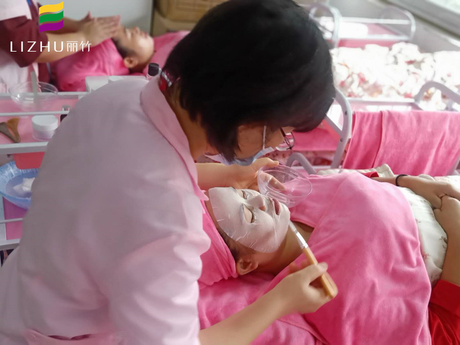 秋季皮膚如何補(bǔ)水？麗竹美容學(xué)校分享技巧