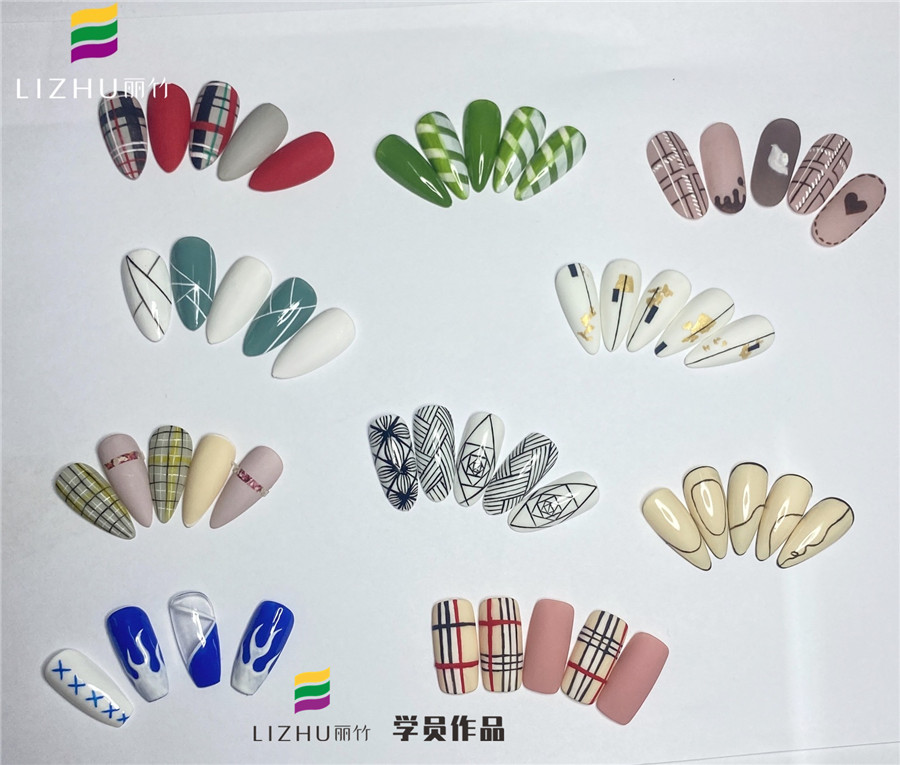 1632625526209048.jpg 線條格紋款式美甲.jpg