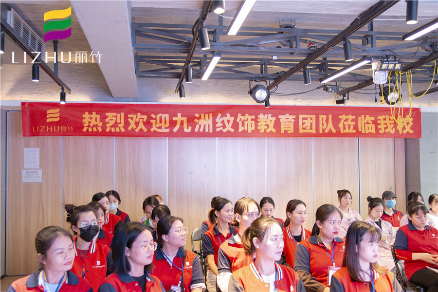 南寧紋繡學(xué)?！案?級(jí)感眉眼唇精修班”火爆開(kāi)班