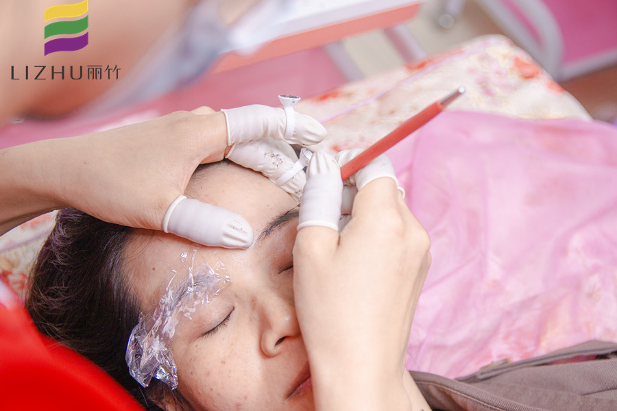 可以讓紋眉變淡的方法，麗竹紋繡學(xué)校教你