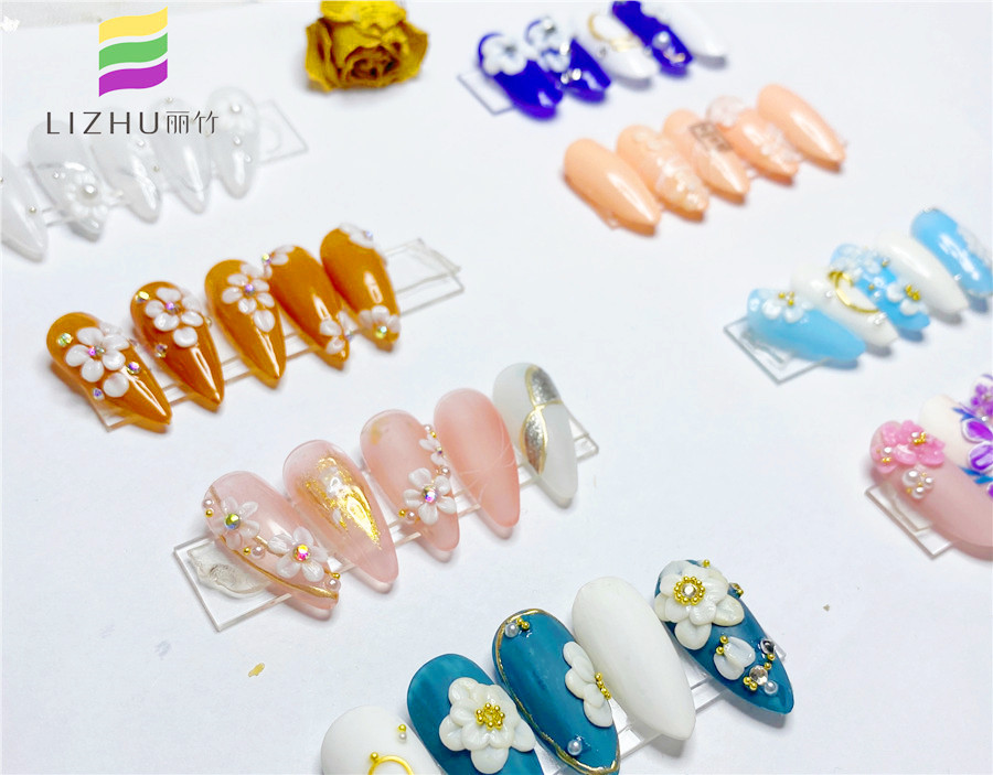 精美雕花美甲作品，告訴你南寧哪里可以學(xué)雕花美甲