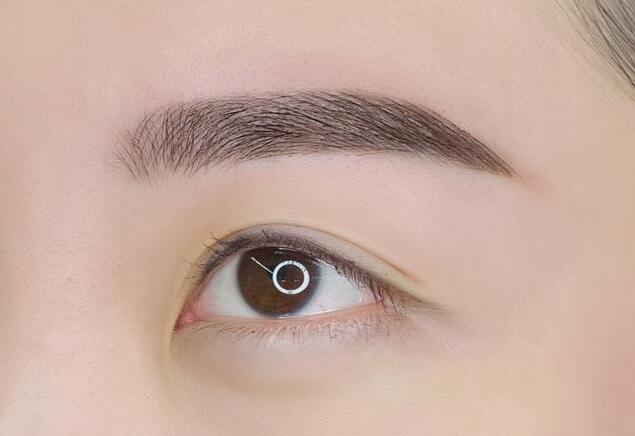 霧眉做完為什么發(fā)紅？南寧專業(yè)紋繡學(xué)校給你解釋